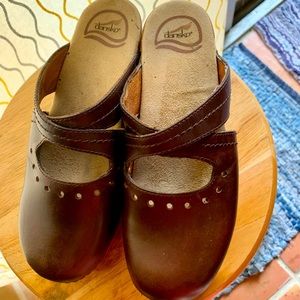 DANSKO clogs 38 (7.5 US size) brown in fabulous condition, worn once